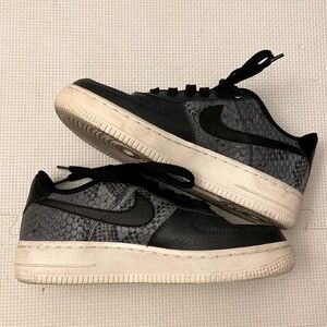 Youth Nike Air Force 1 Low Snake Anthracite snakeskin 4Y